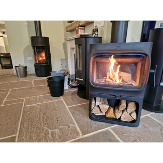 Jotul F305B and Jotul F171 Zensoric on display